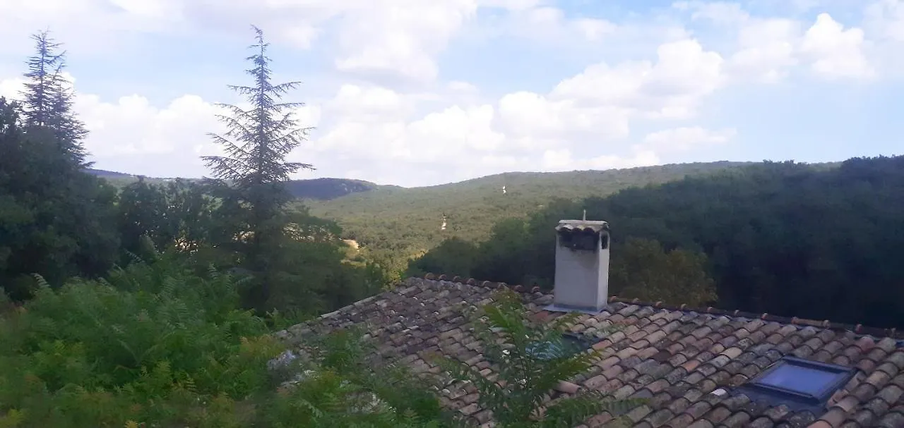 Gîtes La ferme accrochée à la colline Lagorce  France