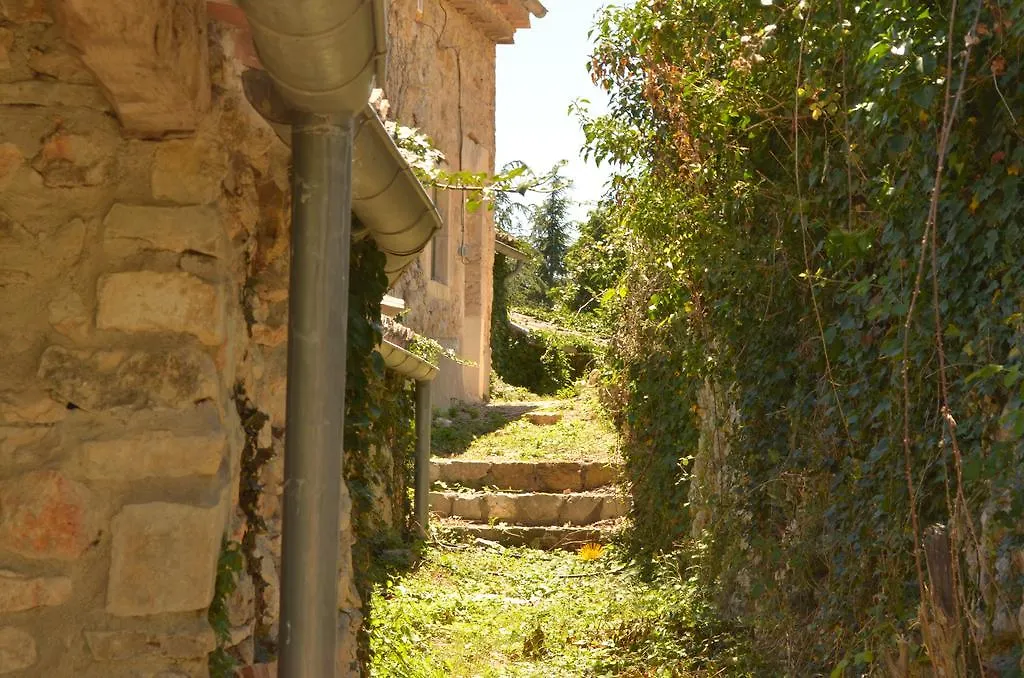 Gîtes La ferme accrochée à la colline Lagorce